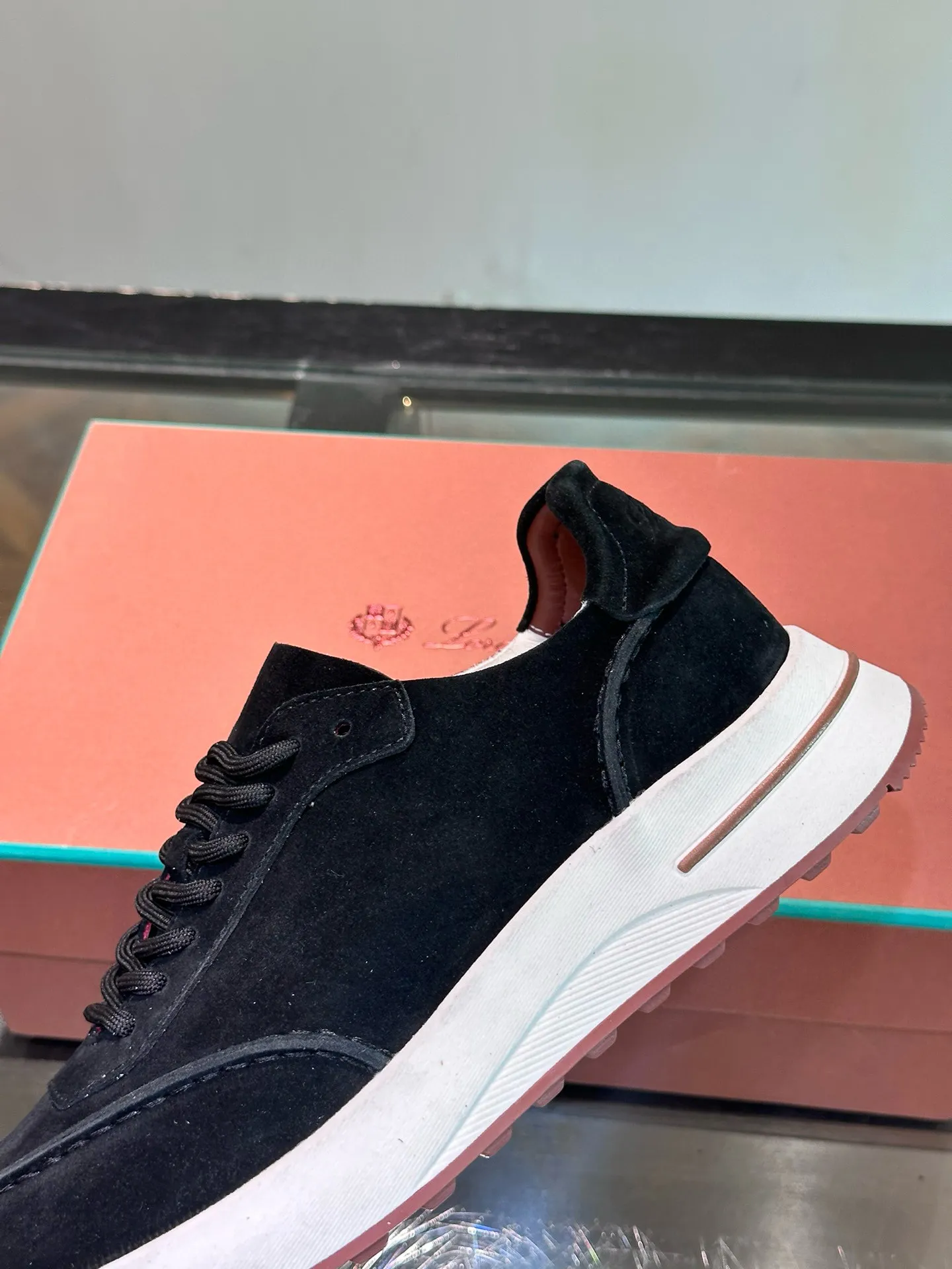 Factory price: 540💰Loro men's shoes💰iana niche Loro classic jogging shoes, men's lace-up casual shoes and sneakers, high-quality lightweight and comfortable fabrics, suitable for outdoor leisure, the color scheme is young and energetic, and it looks great with sportswear or casual suits! Size: 39-46 (customized sizes of 45 and 46 are non-refundable)